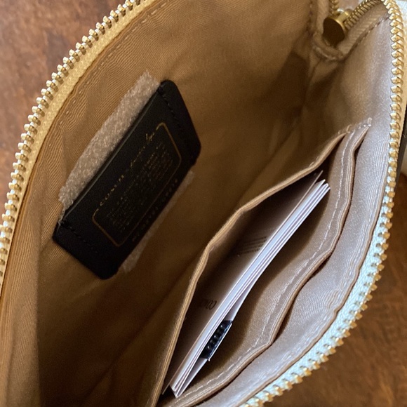 NWT Coach Jennifer Lopez wristlet - Picture 3 of 6